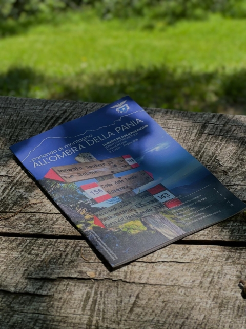 Ed ecco fresco di stampa il secondo numero del notiziario sezionale “All’ombra della Pania”.

Il Presidente ed il Consiglio Direttivo sono orgogliosi di aver ripreso a pubblicare la rivista, di volta in volta arricchita da articoli che spaziano dalla divulgazione alle imprese alpinistiche, a curiosità.

Perché la Montagna è molteplice nelle sue sfumature e non smette mai di affascinare ed ispirare la scrittura.

E per leggerla, qual posto migliore di una meta Apuana? 

Qui al Rifugio Il Robbio, una piacevole passeggiata all’ombra tra faggeti e castagni, partendo da Tre Fiumi.

Buona lettura e viva la Montagna!

#caipietrasanta #allombradellapania #notiziariosezionale #trefiumi #puntato